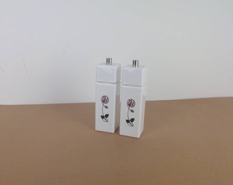 ヴィンテージの陶器製ソルト＆ペッパーシェーカー：花柄のキッチン