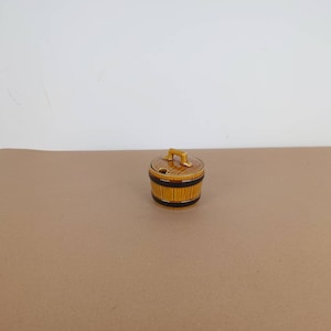 Vintage basket ceramic pot with lid. Sauce bowl / collectable kitchenware