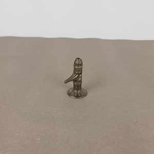 Incendie. Bouche d’incendie en laiton.  Bouche d’incendie miniature.  Miniature en laiton.  Figurines Dollshouse. Accessoires Dollshouse.
