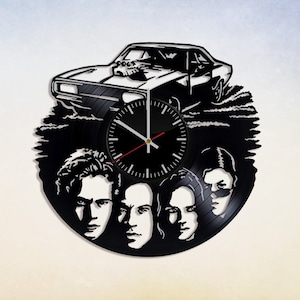 Mistic TV Show Vinyl Wanduhr
