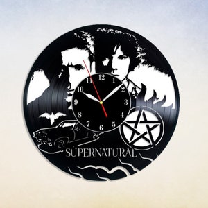 Mistic TV Show Vinyl Wanduhr
