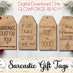 Puede incluir: Etiquetas de regalo de madera con frases sarc&aacute;sticas, perfectas para regalos navide&ntilde;os. Las etiquetas presentan textos como "Merry Christmas to the hardest person to shop for". La imagen tambi&eacute;n incluye el texto "Sarcastic Gift Tags".