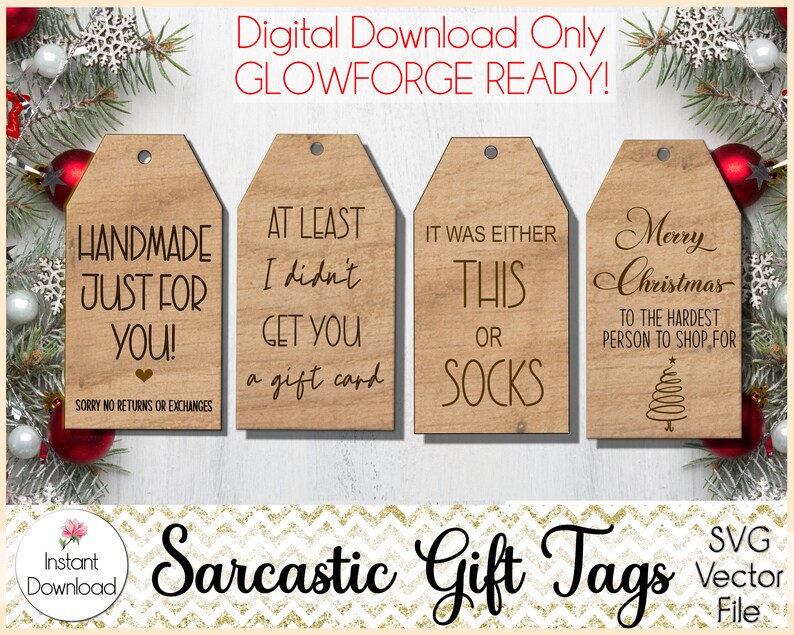 Puede incluir: Etiquetas de regalo de madera con frases sarc&aacute;sticas, perfectas para regalos navide&ntilde;os. Las etiquetas presentan textos como "Merry Christmas to the hardest person to shop for". La imagen tambi&eacute;n incluye el texto "Sarcastic Gift Tags".