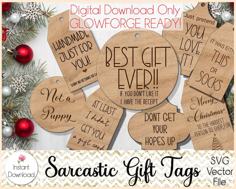 Puede incluir: Etiquetas de regalo de madera con frases sarc&aacute;sticas como "&iexcl;El mejor regalo de todos!!" y "No te hagas ilusiones." Las etiquetas tienen varias formas y tama&ntilde;os, con un acabado de veta de madera marr&oacute;n claro. El texto incluye "Sarcastic Gift Tags".