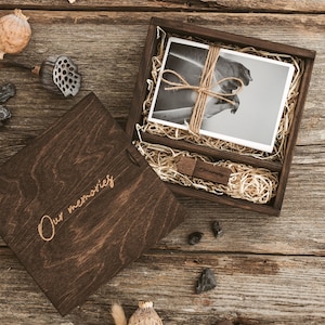 Walnoothouten fotodoos van 10x15 cm (4x6). Koppelgeheugenbox met USB 3.0-flashdrive. Duurzame herinneringsdoos voor koppels