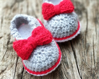 PDF CROCHET PATTERN Baby booties crochet pattern for crochet baby shoes with trendy bow,  4 sizes from 0-12 months. Instant Download