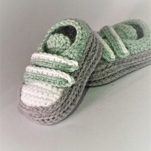 Baby sneaker crochet pattern
