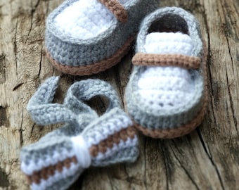 Patrón de crochet para mocasines de bebé: Zapatos de niño con pajarita (patrón PDF)