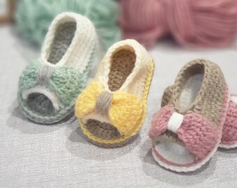 Cute crochet beginner friendly pattern for peep toe crochet baby shoes pattern in 4 sizes , infant shoes from newborn to 12 months