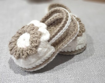 Soft sole flower girl baby shoes Cute CROCHET PATTERN , mary jane crochet sandal shoes in 4 sizes from 0-12m
