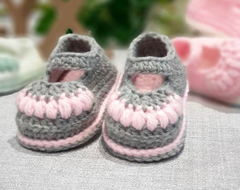 Cute CROCHET PATTERN for Baby girl sandals with puff stitch detail, crochet baby shoes pattern in 4 sizes, newborn infant to 12 months