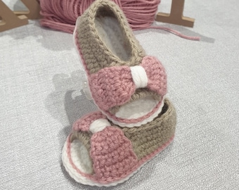 Cute crochet beginner friendly pattern for baby crochet sandals, peep toe crochet baby shoes pattern in 4 sizes