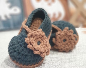 Mary Jane shoes cute CROCHET PATTERN, This baby booties crochet pattern comes in 4 sizes newborn to 12 months, 2 different trim options