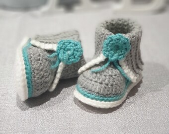 Mönster för virkade babyskor: Blomsterflickaskor (PDF-mönster)