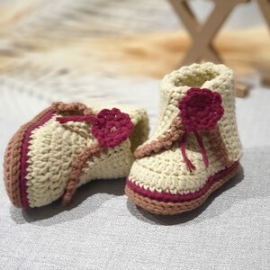 Mönster för virkade babyskor: Blomsterflickaskor (PDF-mönster) bild 9