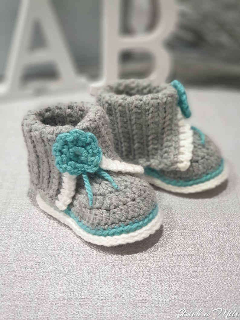 Mönster för virkade babyskor: Blomsterflickaskor (PDF-mönster) bild 2