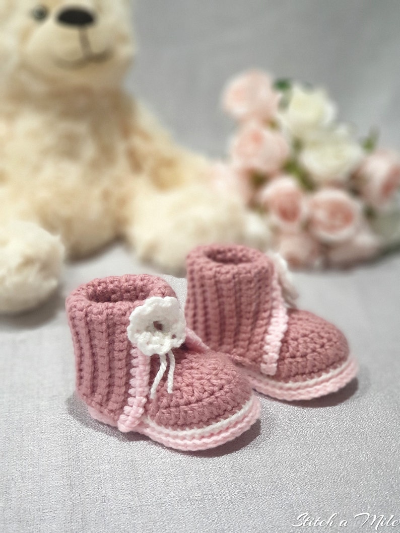 Mönster för virkade babyskor: Blomsterflickaskor (PDF-mönster) bild 7