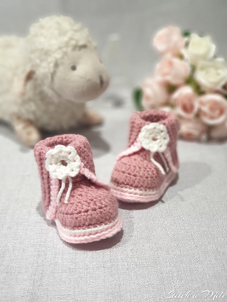 Mönster för virkade babyskor: Blomsterflickaskor (PDF-mönster) bild 4