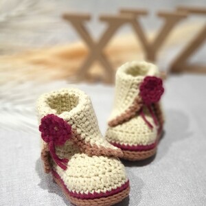 Mönster för virkade babyskor: Blomsterflickaskor (PDF-mönster) bild 3