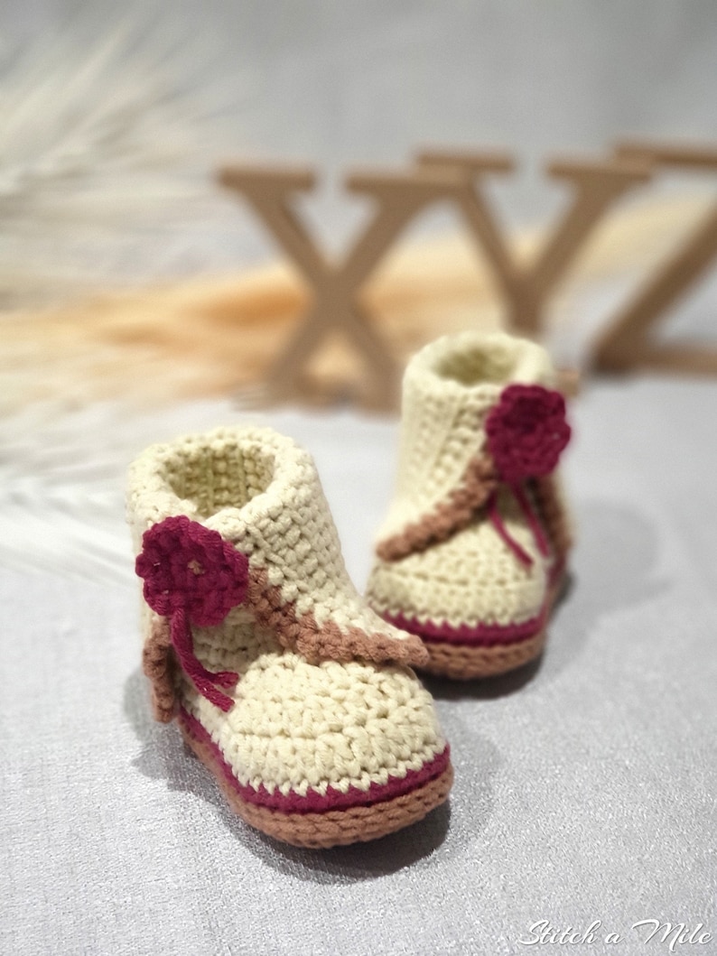 Mönster för virkade babyskor: Blomsterflickaskor (PDF-mönster) bild 3