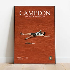 Poster Carlos Alcaraz – Campeón de Roland Garros 2025 – Póster Digital de Tenis – Printable Wall Art – Arte Deportivo
