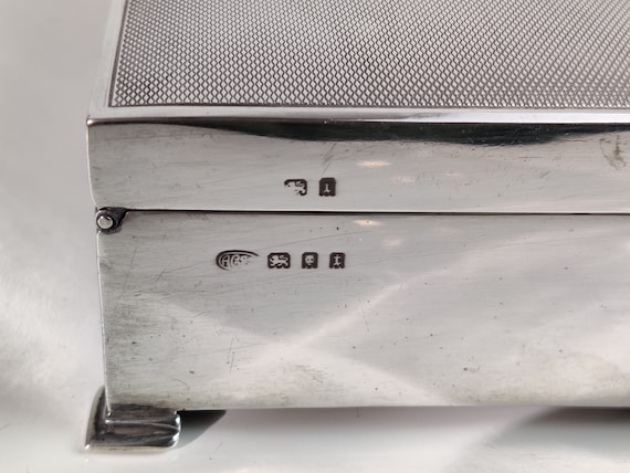 Solid Silver Cigarette Box (London 1934) - image 4