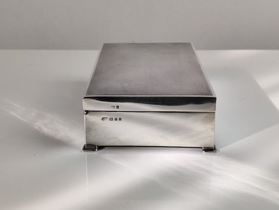 Solid Silver Cigarette Box (London 1934) - image 3