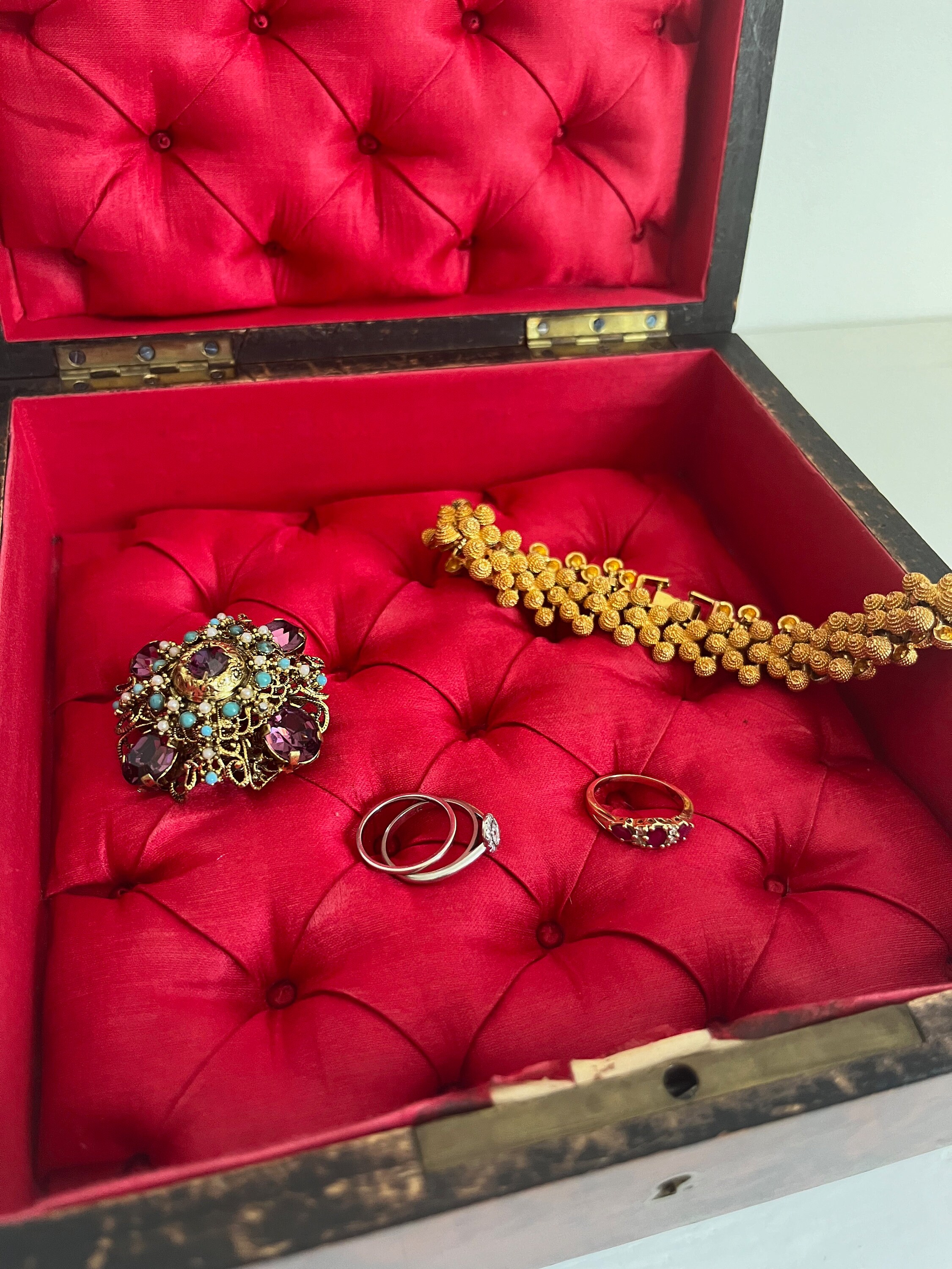 Boîte à Bijoux Ancienne En Bois Capitonnée Et Cloutée - Style Vintage - Ref A - Occasion