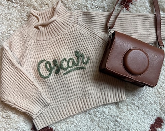 Pull bébé personnalisé brodé à la main : nom personnalisé en tricot de coton