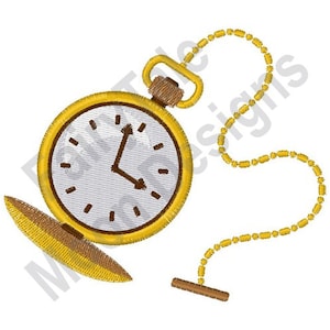 Puede incluir: Un reloj de bolsillo dorado con una esfera blanca y agujas negras. El reloj tiene una cadena dorada.