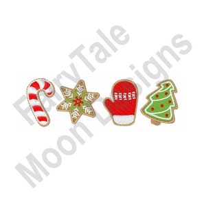 Puede incluir: Cuatro diseños de galletas de Navidad bordadas: un bastón de caramelo, una estrella, una manopla y un árbol de Navidad. Los diseños están todos en tonos de rojo, verde y marrón.