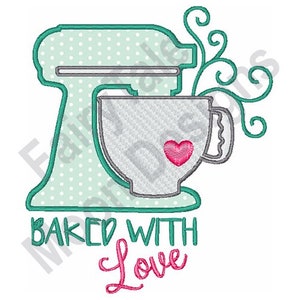 Puede incluir: Una batidora de pie verde y blanca con un tazón gris y un corazón rojo. El texto "Baked with Love" está debajo de la batidora.