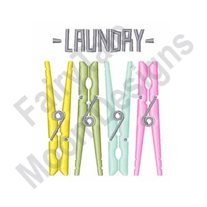 Puede incluir: Cuatro pinzas para la ropa de colores con un resorte plateado en el centro. La palabra "LAUNDRY" está escrita en gris sobre las pinzas para la ropa.