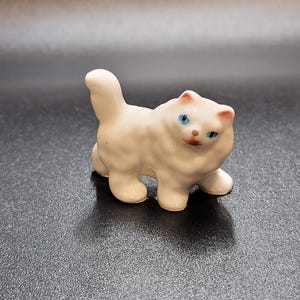 Vintage Ceramic White Cat Kitty Miniture Figurine