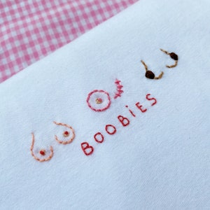 Hand embroidered Boobies on white unisexe coton t-shirt for Pink October