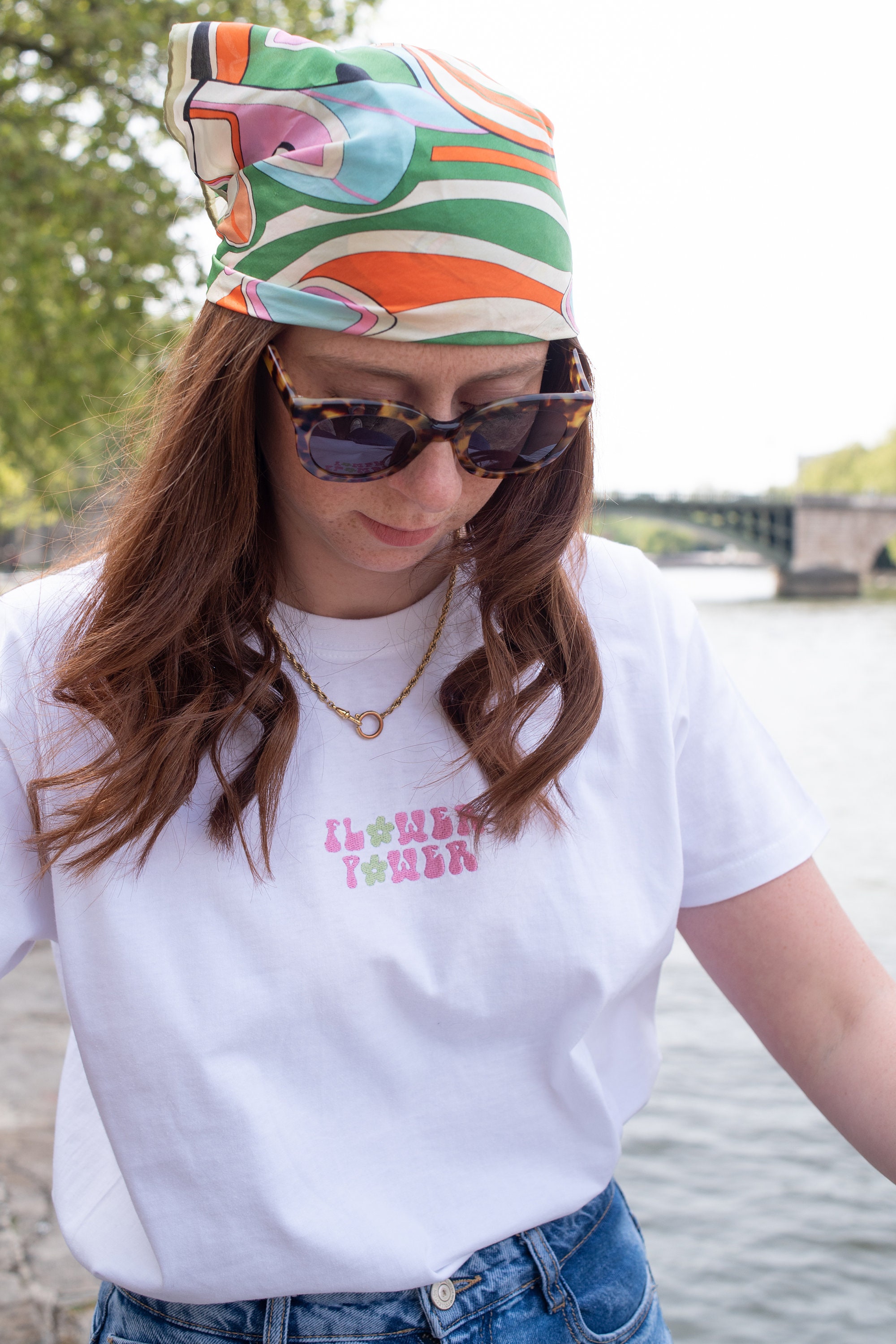 Hand embroidered unisexe cotton t-shirt Flower Power