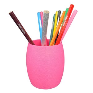 Portapenne rotondo - Rosa confetto - Materiale durevole - Accessorio per ufficio - Portapenne - Un tocco di originalità al tuo spazio di lavoro
