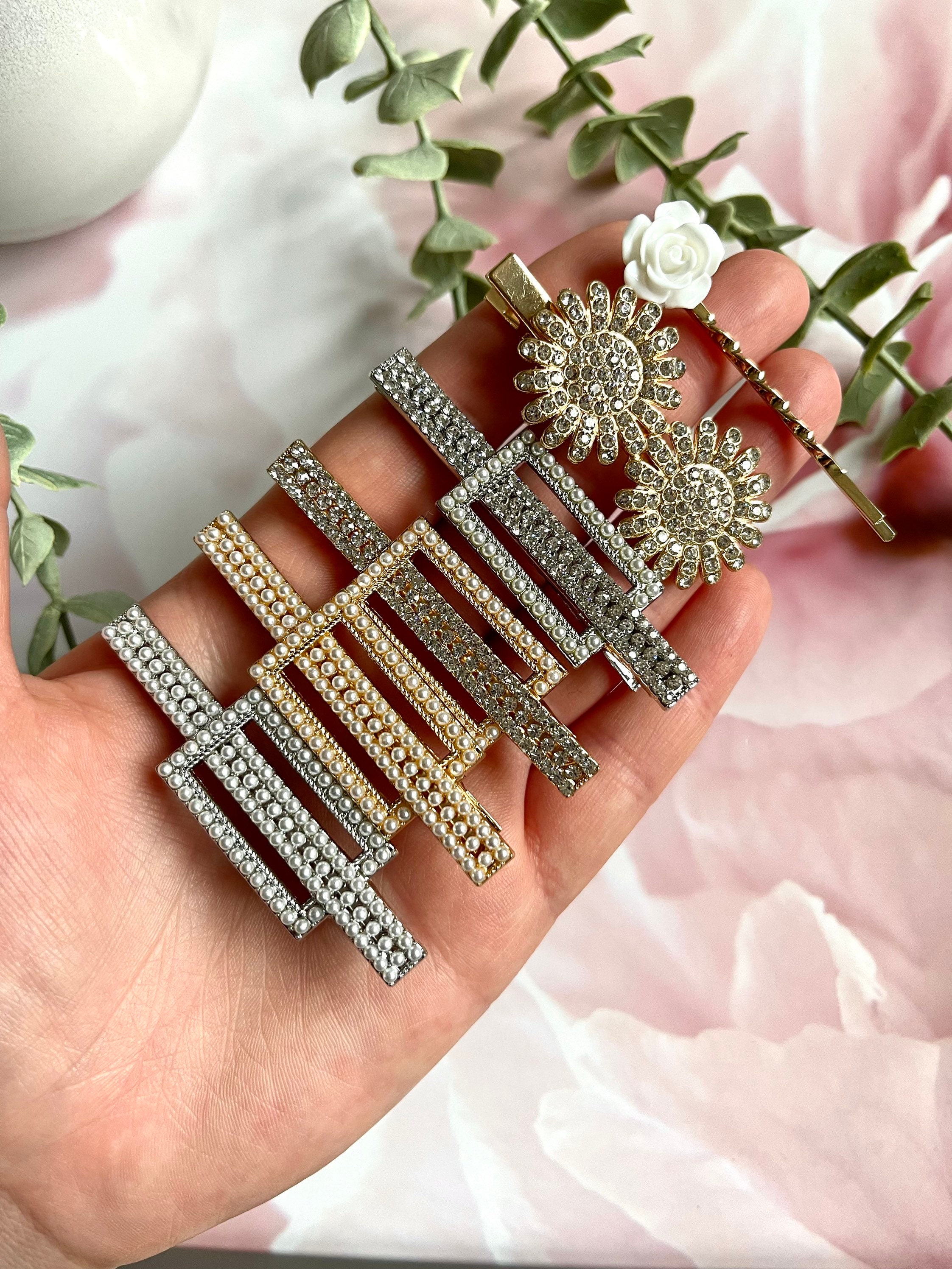 Barrette à Cheveux Vintage Argentée Avec Fleur Et Fausse Perle - Occasion