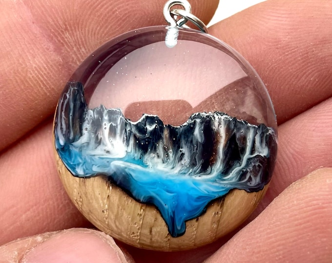 WOOD RESIN PENDANT