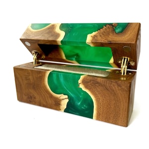Boîte à alliances personnalisée en bois et résine