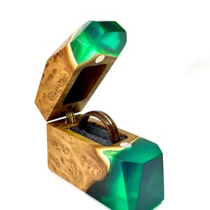 Epoxy Wood Slim Ring Box: Elegant Engagement Ring Holder