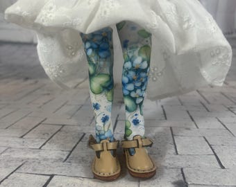 Medias para muñeca Blythe: Estampado de trébol de flores azules, hasta la rodilla