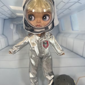 Blythe astronaut costume, doll silver jumpsuit, boots, helmet and meteor set
