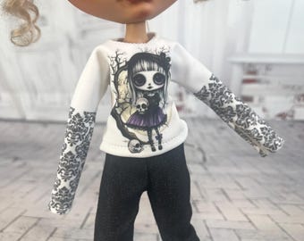 Camisa Blythe de Halloween gótica morada con calaveras y mangas extra largas con estampado de damasco