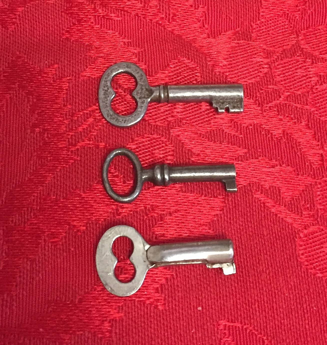 Vintage Keys Lot 6 Pcs. Wholesale Antique Keys for Craft and Decor