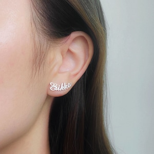 Nome personalizzato orecchino sterling argento orecchio personalizzato stud due orecchini diversi minuscoli orecchini nome orecchio piccolo regalo per lei