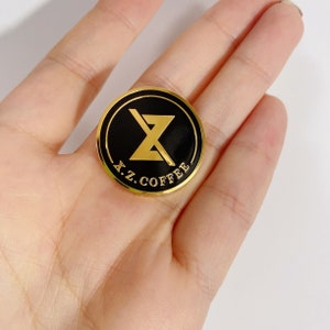 Custom Enamel Logo Pin Embossed Badge Company Badge Personalized Painted Lapel Pins School Badge Souvenir Business Gifts zdjęcie 4