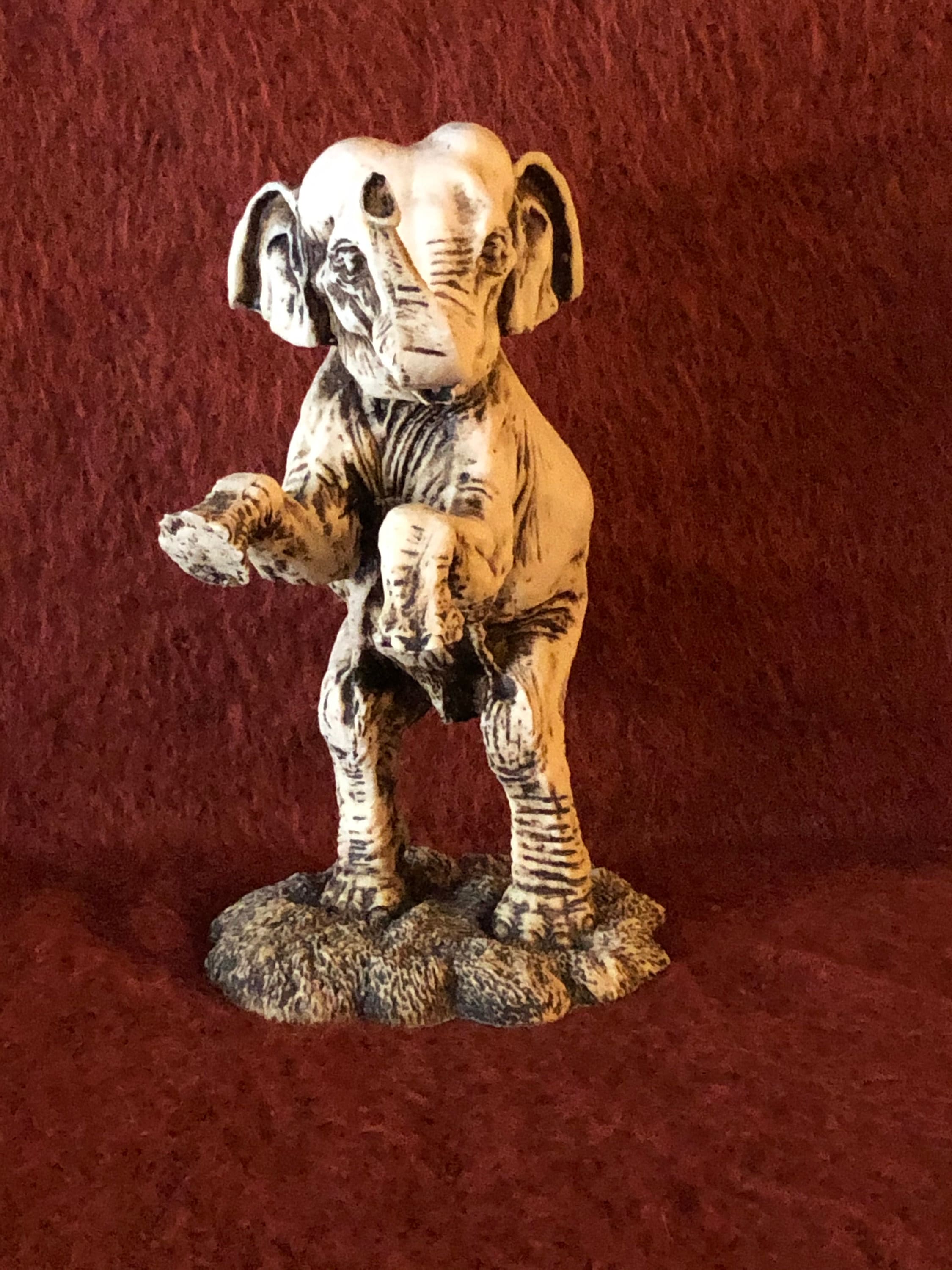 781❣️ エレファント オブジェ 輸入品 入手困難品 VINTAGE ELEPHANT FIGURINE Faux Bone Resin, Handmade Resin