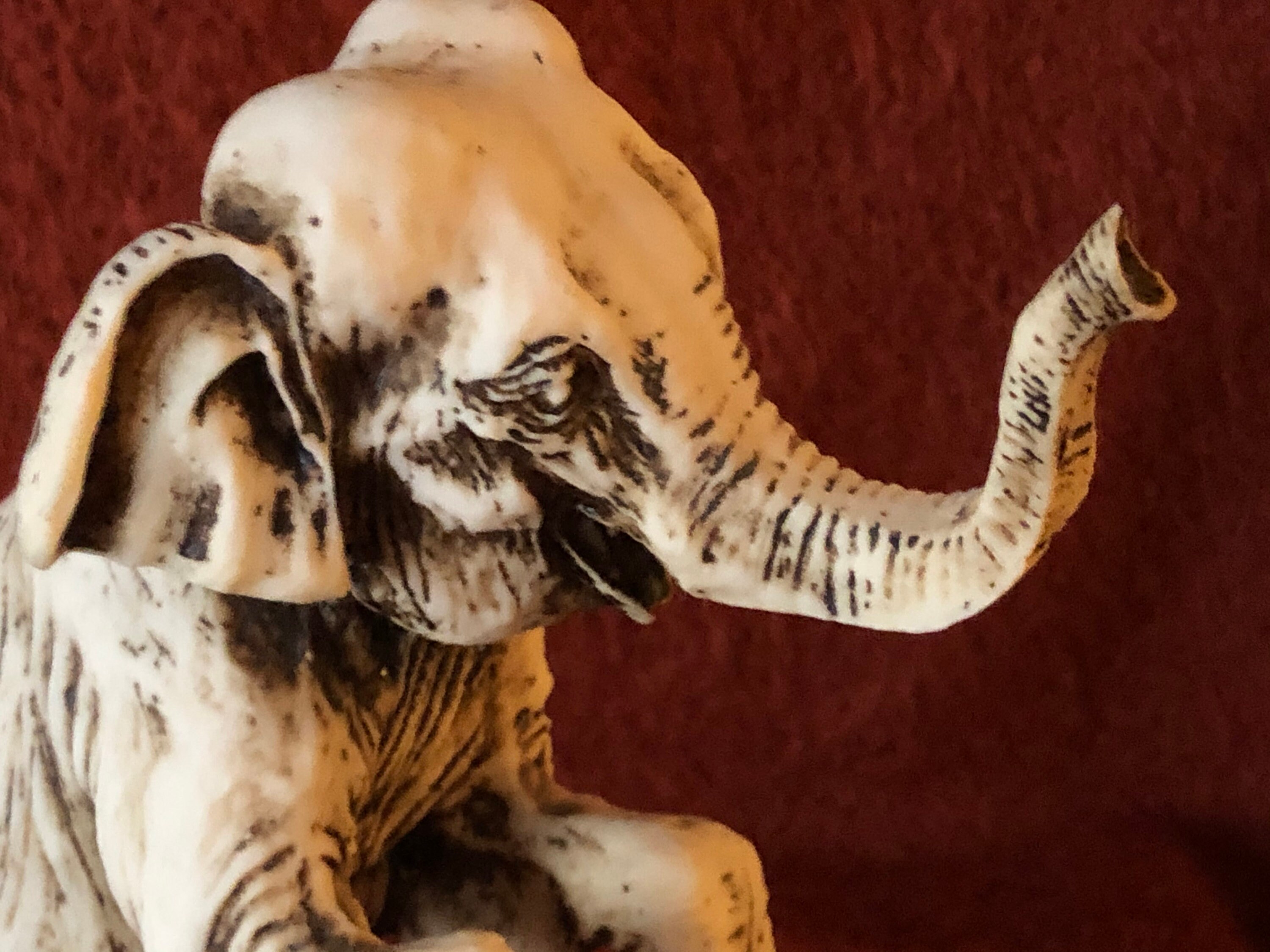 781❣️ エレファント オブジェ 輸入品 入手困難品 VINTAGE ELEPHANT FIGURINE Faux Bone Resin, Handmade Resin