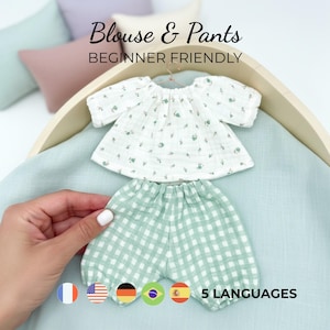 Könnte beinhalten: Eine weiße Bluse mit kleinem grünem Blumenmuster und eine hellgrüne Hose mit Vichy-Karo. Der Text "Blouse & Pants" und "BEGINNER FRIENDLY" ist oben zu sehen, mit kleinen Flaggen und "5 LANGUAGES" unten.